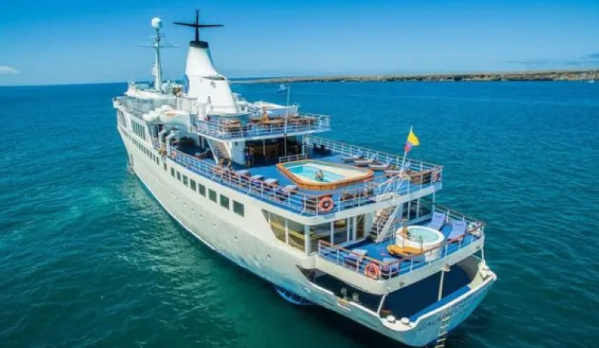 CRUISING THE GALAPAGOS ISLANDS - GALAPAGOS LEGEND