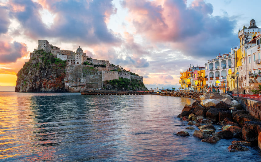 FROM CAPRI TO ISCHIA, THE PEARLS OF THE MEDITERRANEAN