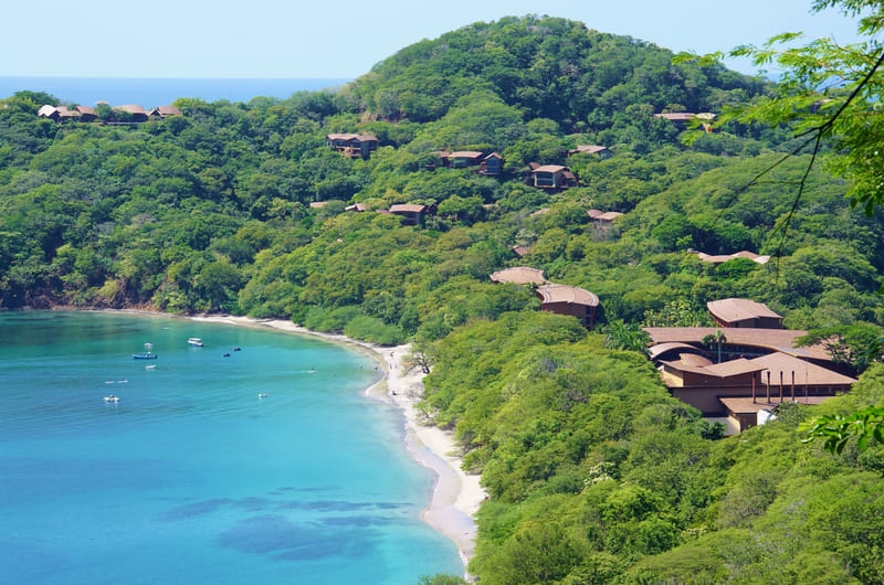 COSTA RICA: VOLCANOES, WATERFALLS & PACIFIC BEACHES
