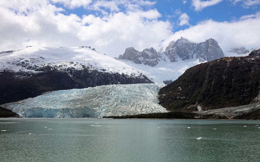 AUSTRALIS CRUISES-FJORDS OF TIERRA DEL FUEGO